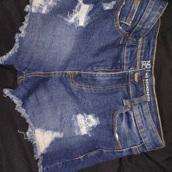 No Boundaries Distressed Denim Shorts - Picture 6 of 7